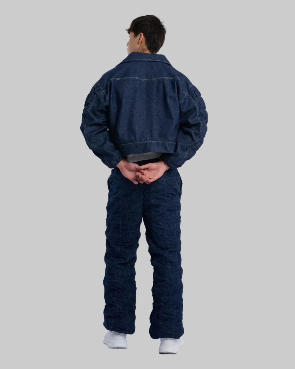 Day Latitude Conjunto Oversize Denim Drapeado Chaqueta y Pantalon Vista Posterior