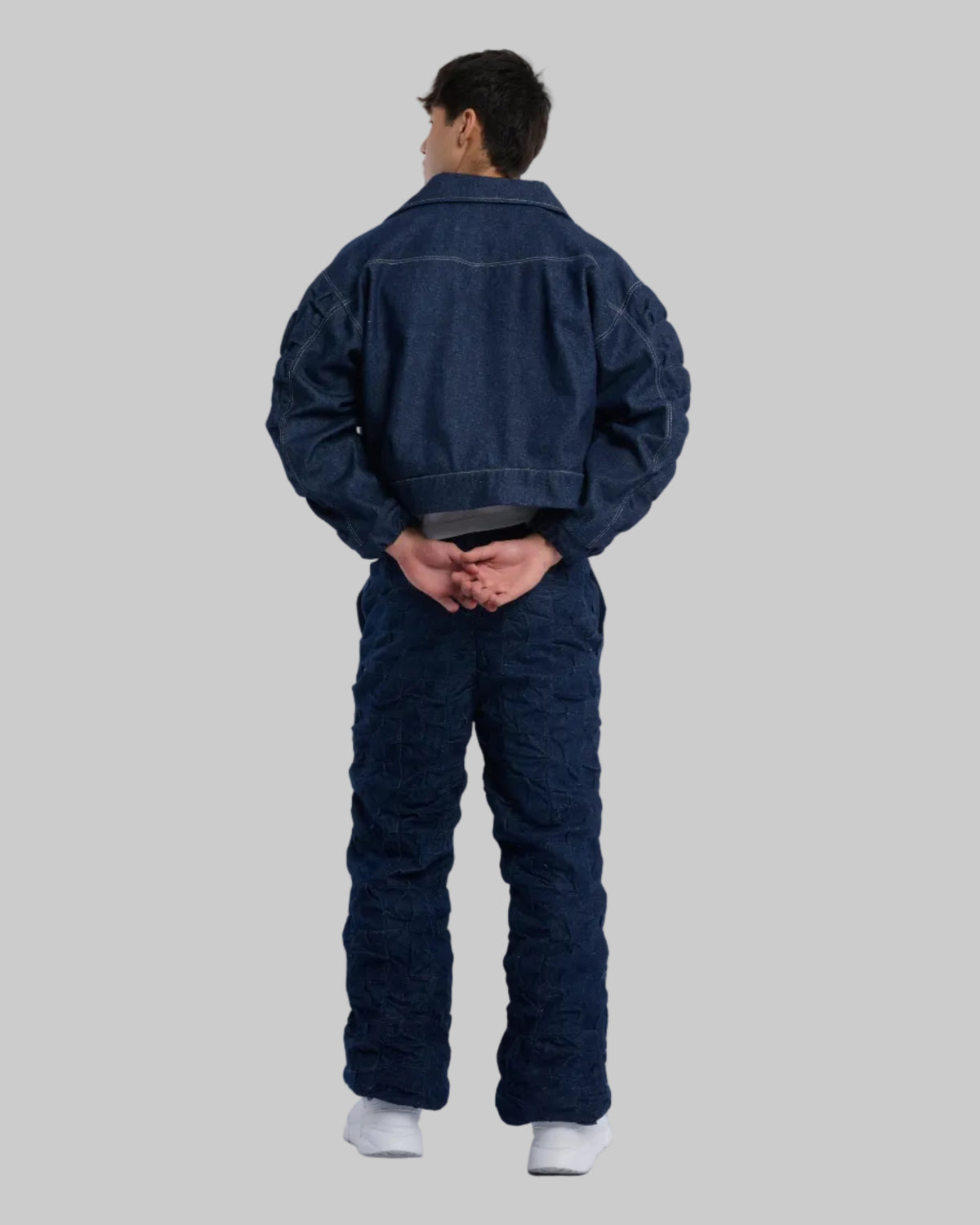 Day Latitude Conjunto Oversize Denim Drapeado Chaqueta y Pantalon Vista Posterior